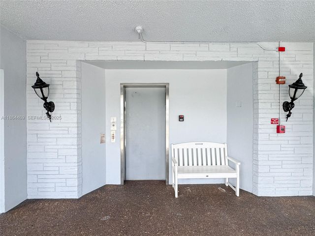 2300 Park Lane 105, Hollywood, FL 33021