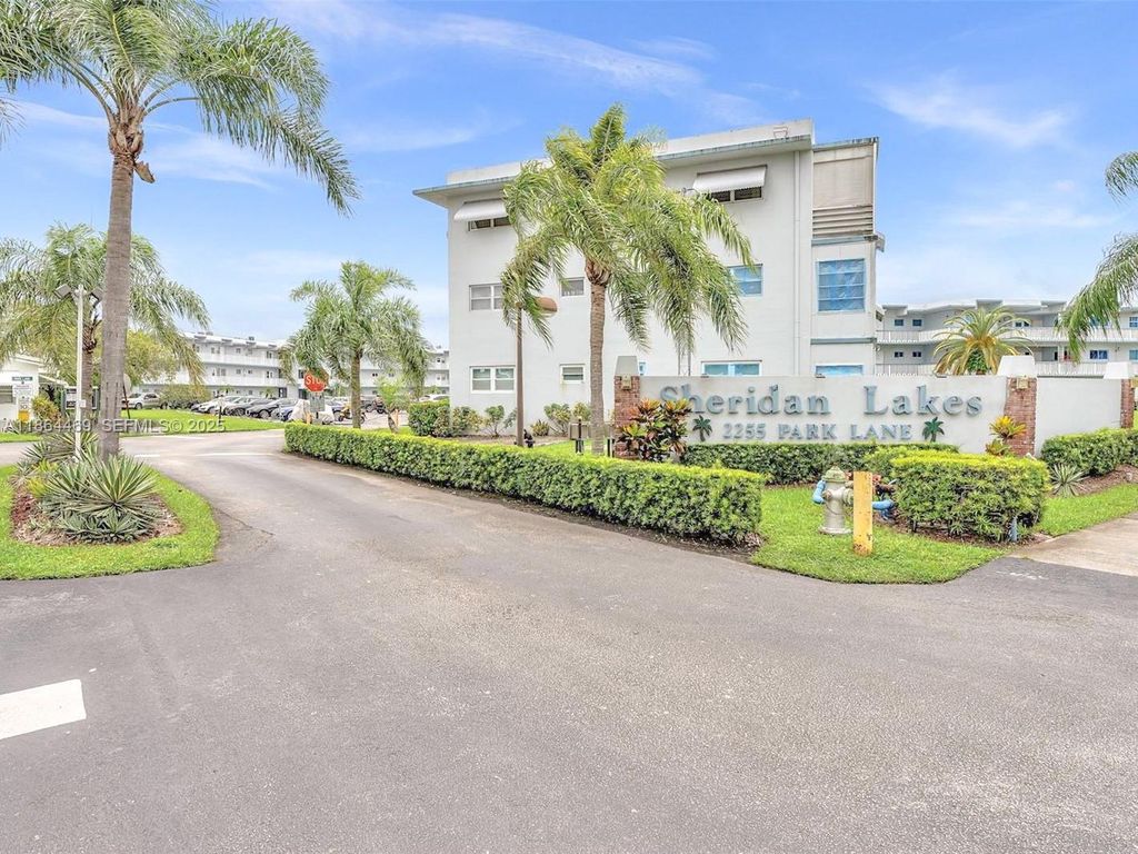 2300 Park Lane 105, Hollywood, FL 33021