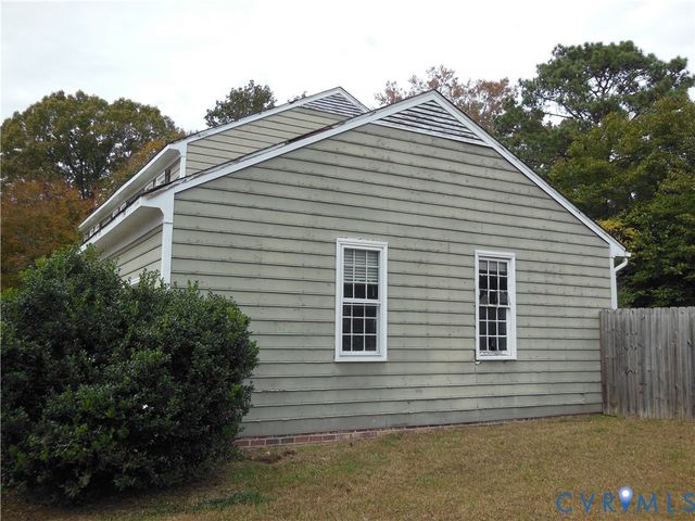 4520 Crossgate Rd, Chester, VA 23831