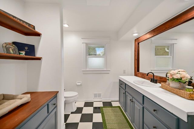 2500 Hemlock ROAD, Glendale, WI 53209