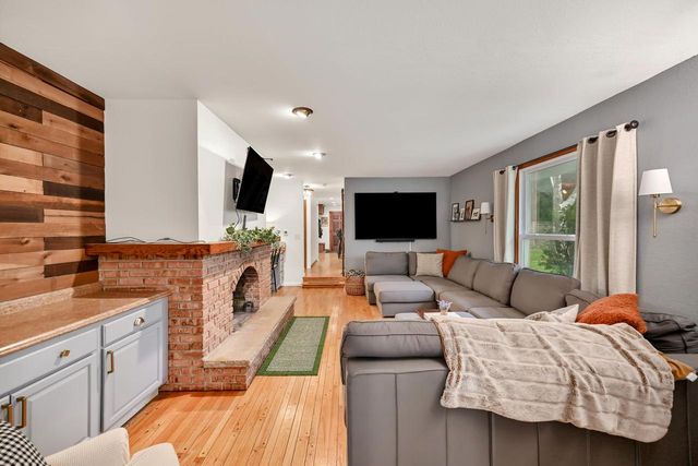 2500 Hemlock ROAD, Glendale, WI 53209
