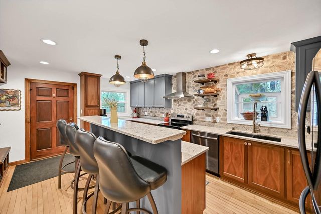 2500 Hemlock ROAD, Glendale, WI 53209