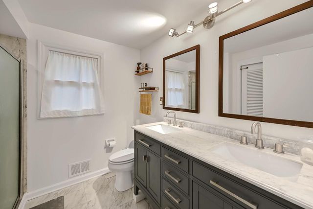 2500 Hemlock ROAD, Glendale, WI 53209