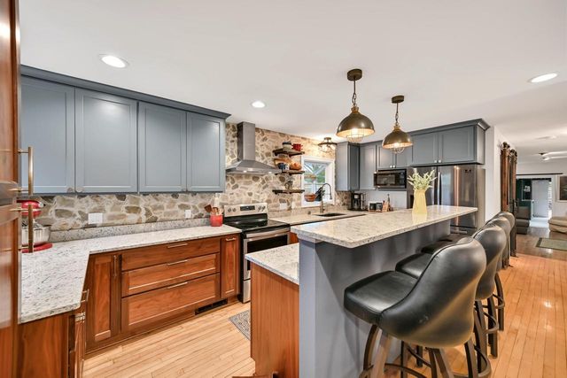 2500 Hemlock ROAD, Glendale, WI 53209
