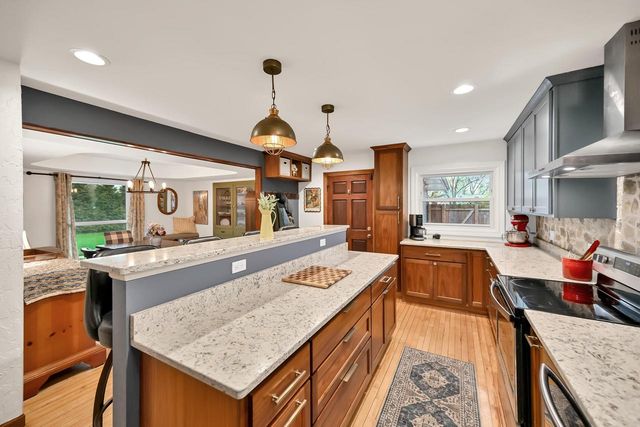 2500 Hemlock ROAD, Glendale, WI 53209