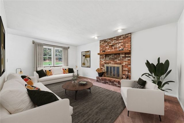 126 Jefferson Dr, Washington Twp, PA 15613