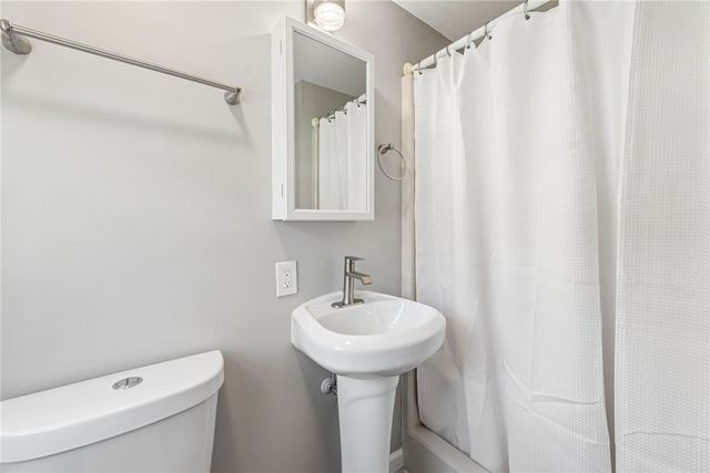 126 Jefferson Dr, Washington Twp, PA 15613