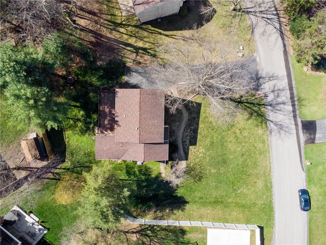 126 Jefferson Dr, Washington Twp, PA 15613