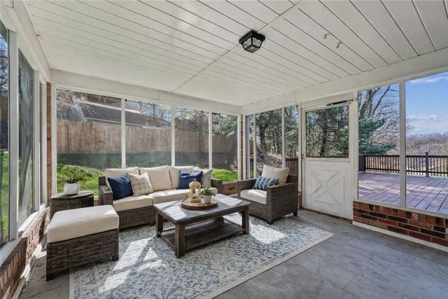 126 Jefferson Dr, Washington Twp, PA 15613