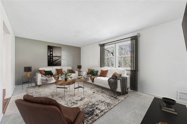 126 Jefferson Dr, Washington Twp, PA 15613