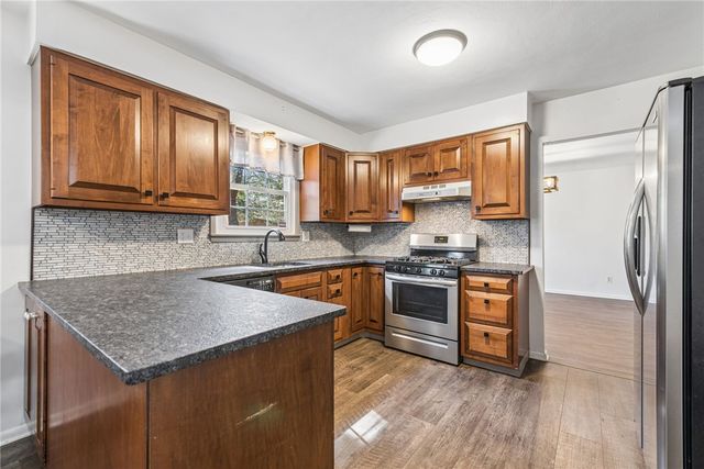 126 Jefferson Dr, Washington Twp, PA 15613