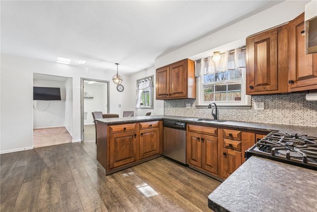 126 Jefferson Dr, Washington Twp, PA 15613