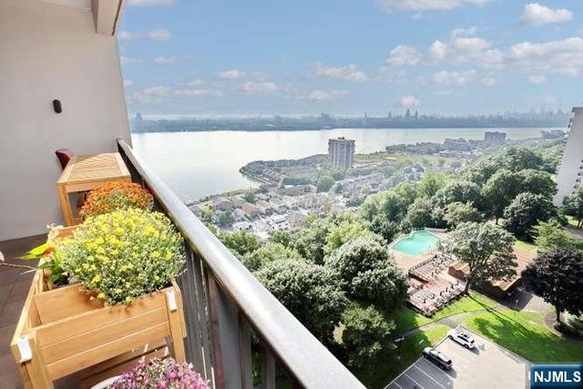 5 Horizon Road 1403, Fort Lee, NJ 07024