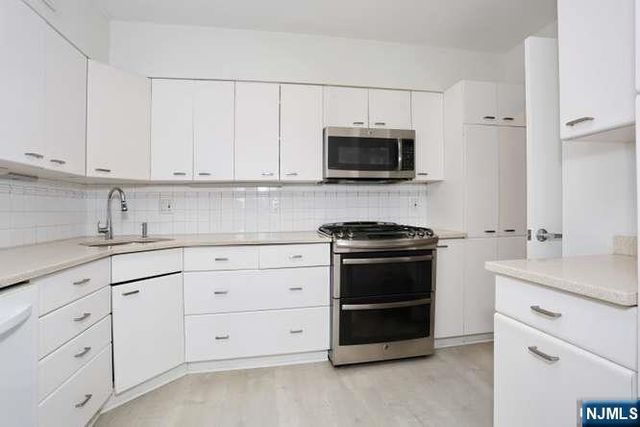 5 Horizon Road 1403, Fort Lee, NJ 07024
