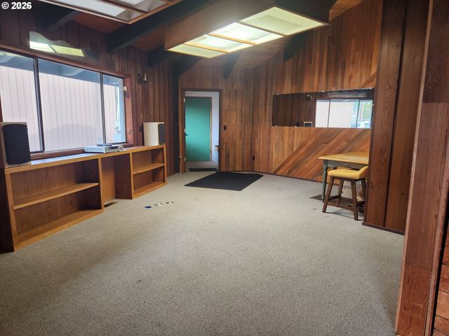 566 GREENWOOD Ave, Reedsport, OR 97467