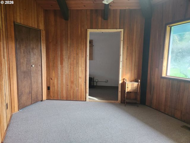 566 GREENWOOD Ave, Reedsport, OR 97467