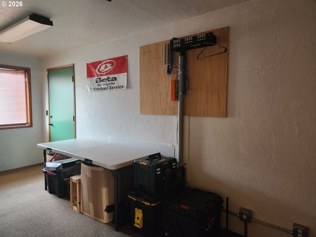 566 GREENWOOD Ave, Reedsport, OR 97467