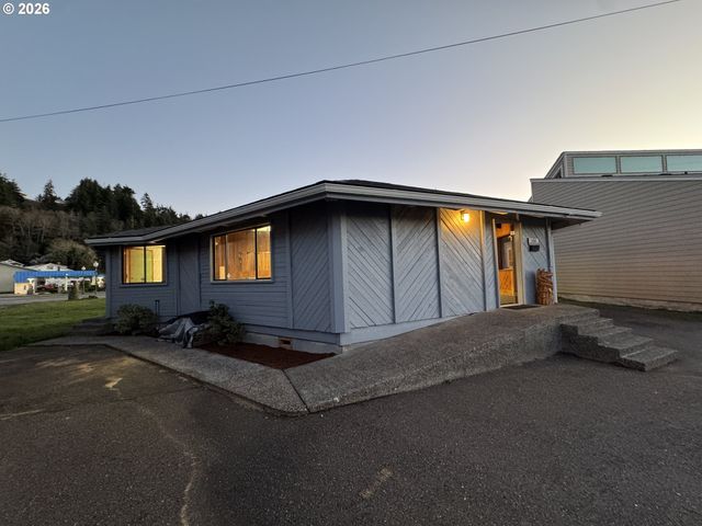 566 GREENWOOD Ave, Reedsport, OR 97467