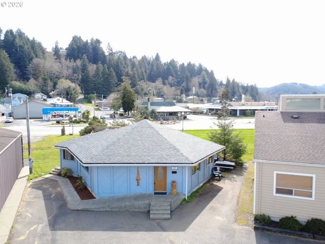 566 GREENWOOD Ave, Reedsport, OR 97467