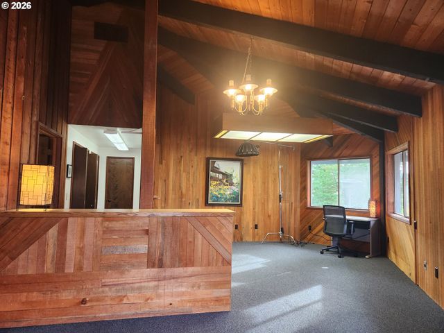 566 GREENWOOD Ave, Reedsport, OR 97467