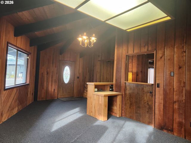 566 GREENWOOD Ave, Reedsport, OR 97467