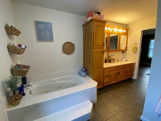 220 Deerwood Drive, Science Hill, KY 42553