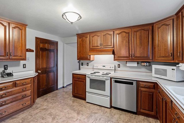 241 SCOUT WAY, De Pere, WI 54115