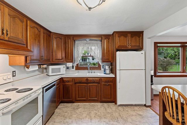 241 SCOUT WAY, De Pere, WI 54115