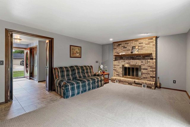 241 SCOUT WAY, De Pere, WI 54115