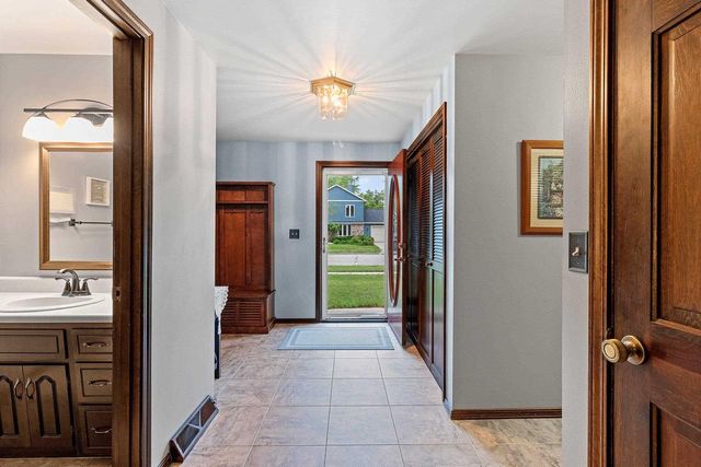 241 SCOUT WAY, De Pere, WI 54115