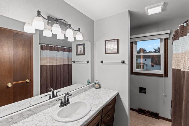 241 SCOUT WAY, De Pere, WI 54115