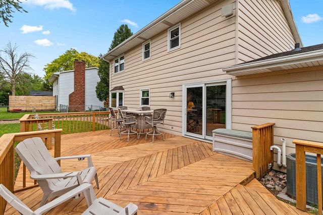 241 SCOUT WAY, De Pere, WI 54115