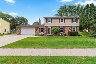 241 SCOUT WAY, De Pere, WI 54115