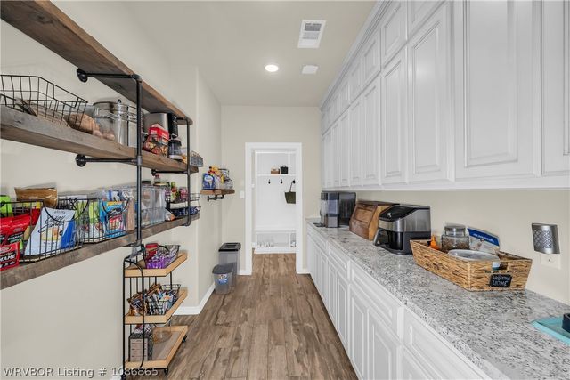 1732 N Mountain Grove Road, Alma, AR 72921