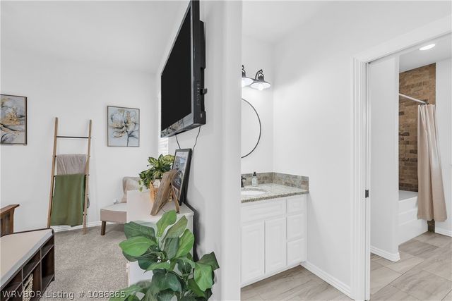 1732 N Mountain Grove Road, Alma, AR 72921