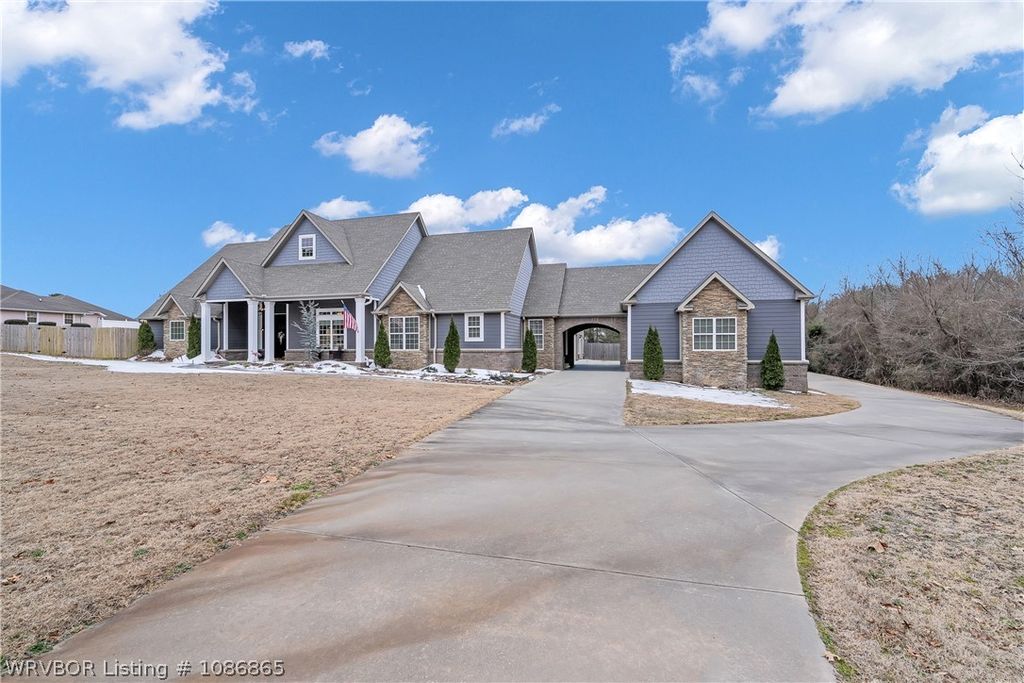 1732 N Mountain Grove Road, Alma, AR 72921