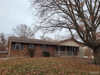 2 Lake Drive, Moro, IL 62067