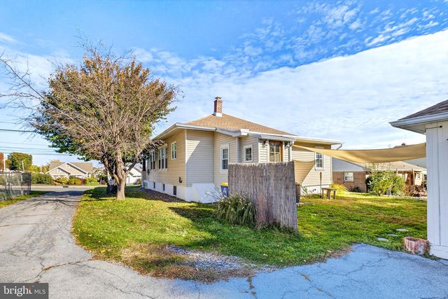 406 BRIMMER AVE, New Holland, PA 17557