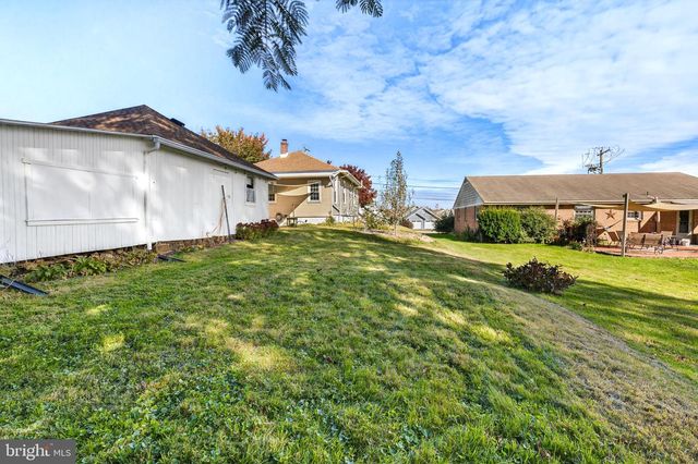 406 BRIMMER AVE, New Holland, PA 17557