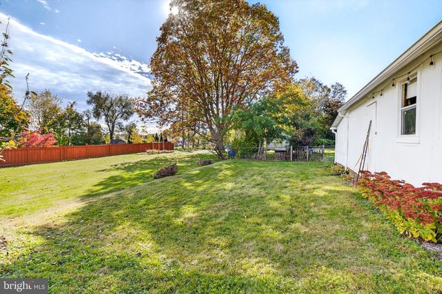 406 BRIMMER AVE, New Holland, PA 17557