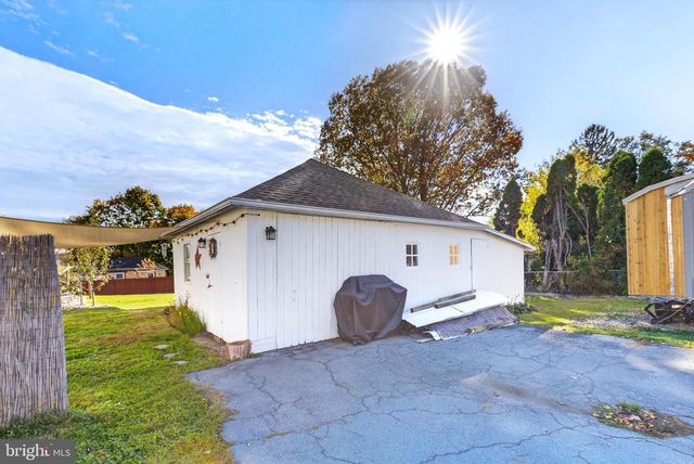 406 BRIMMER AVE, New Holland, PA 17557