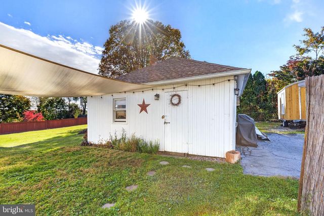 406 BRIMMER AVE, New Holland, PA 17557