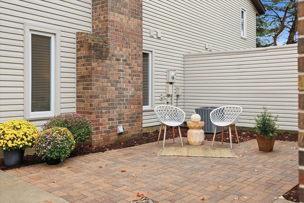 4711 Lund Point, Eagan, MN 55122 — photo 3