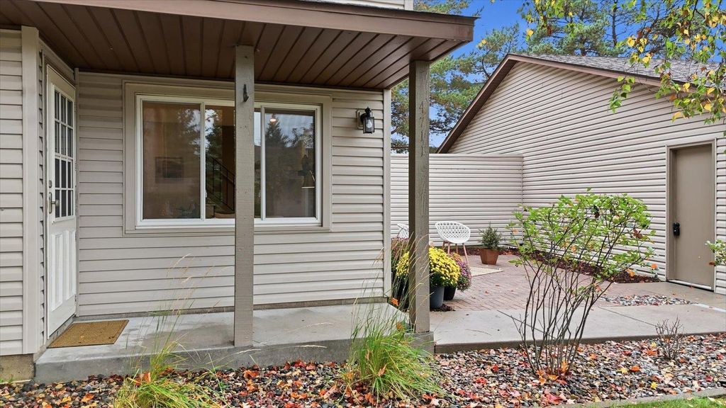 4711 Lund Point, Eagan, MN 55122 — photo 4