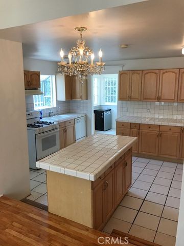 1624 S Gramercy, Los Angeles, CA 90019