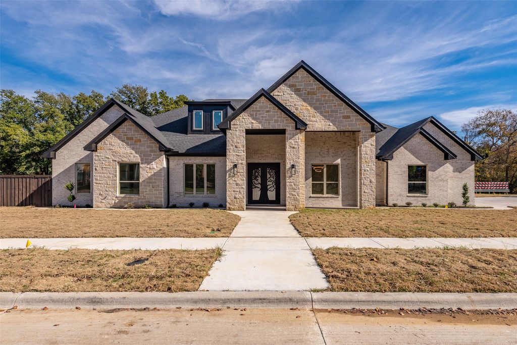 7611 Awadi Court, Arlington, TX 76001