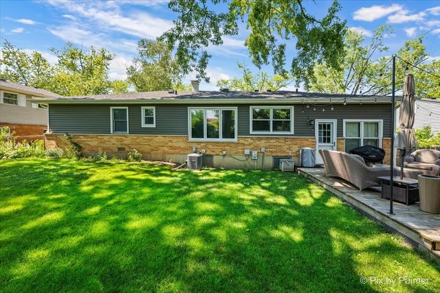 1441 E Joan Drive, Palatine, IL 60074