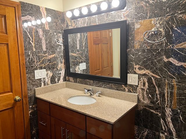 194 Auburn, Newton, MA 02466