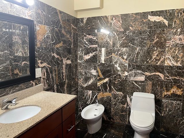 194 Auburn, Newton, MA 02466