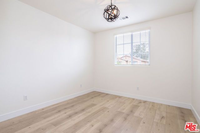 9722 Pine Orchard Street, Pacoima (los Angeles), CA 91331